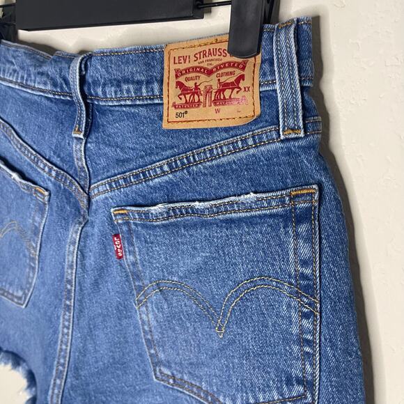 Levi’s 501 Denim Cutoff Button Fly Shorts Women’s - Size W26 - Picture 4 of 6